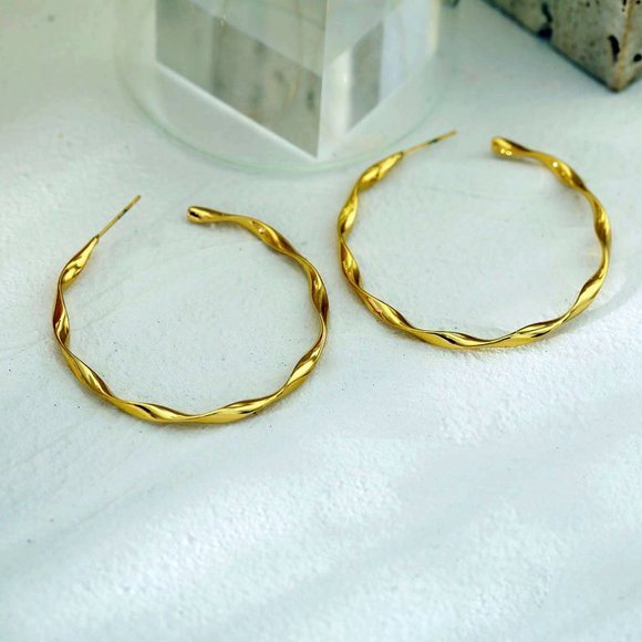 ALICIA Twisted Hoop Gold Earrings - Picture 7 of 7